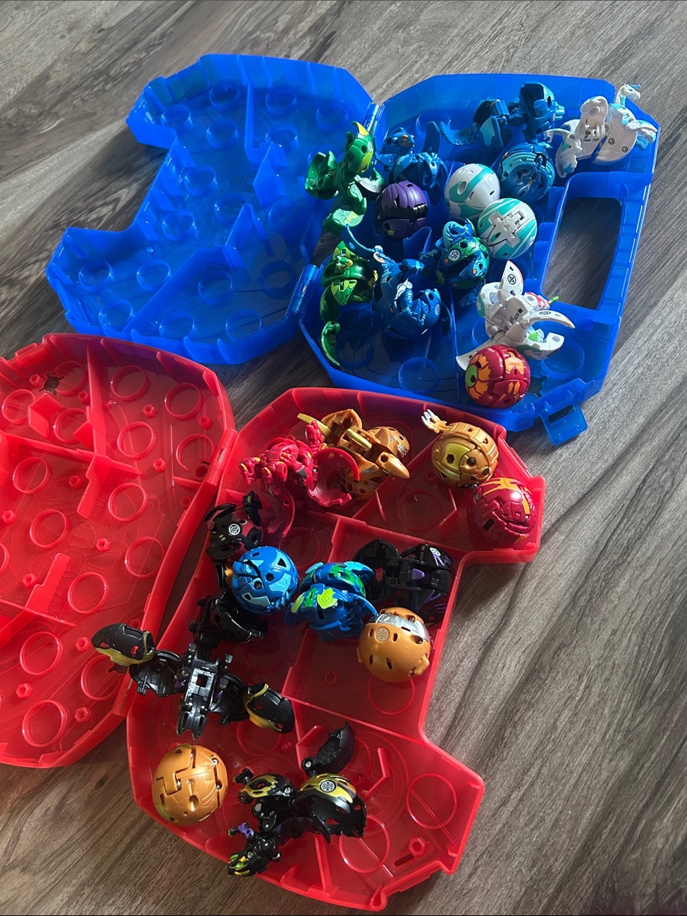set of 25 Bakugan figures